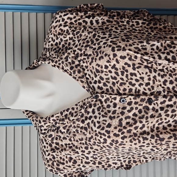 Torrid Leopard Print Button-Up Tie Front Blouse - Picture 3 of 11